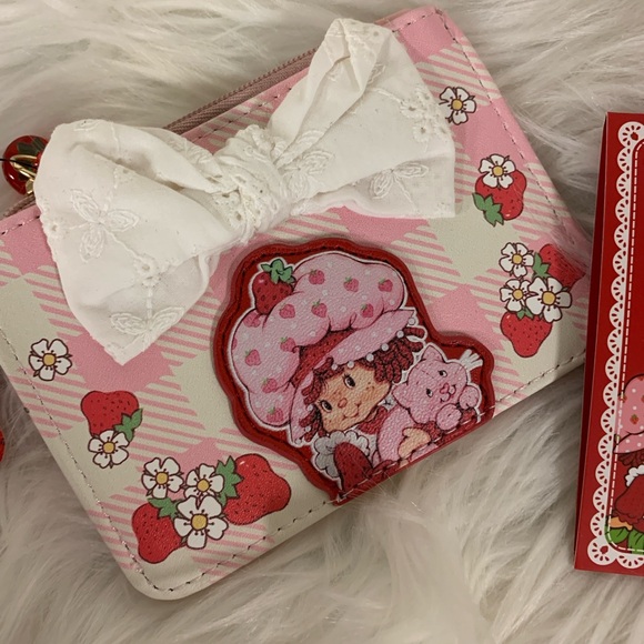 Strawberry Shortcake Gingham Bow Cardholder Wallet, Loungefly Scented Pin - Picture 4 of 6
